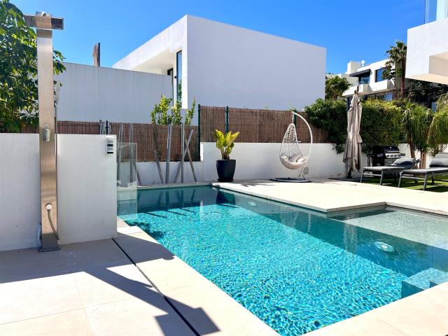 Imagina despertar cada día en tu propia villa privada, donde. 369m² Estepona
