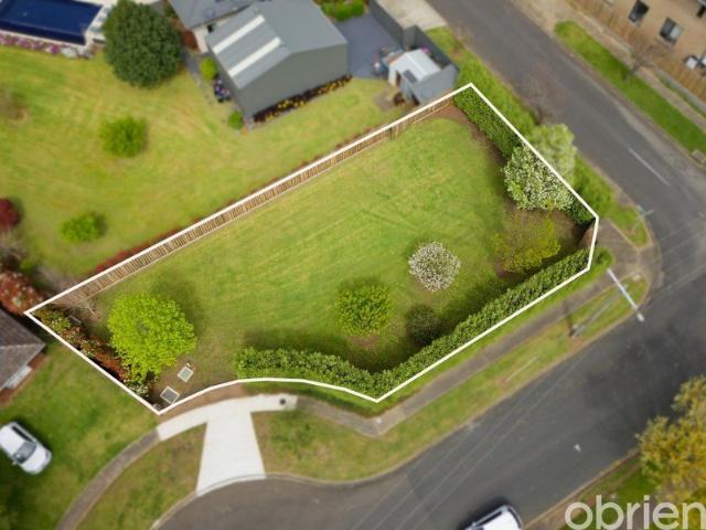 Imagine an exclusive elevated block with views in premium location, ready to build your dream home. Can you picture it?