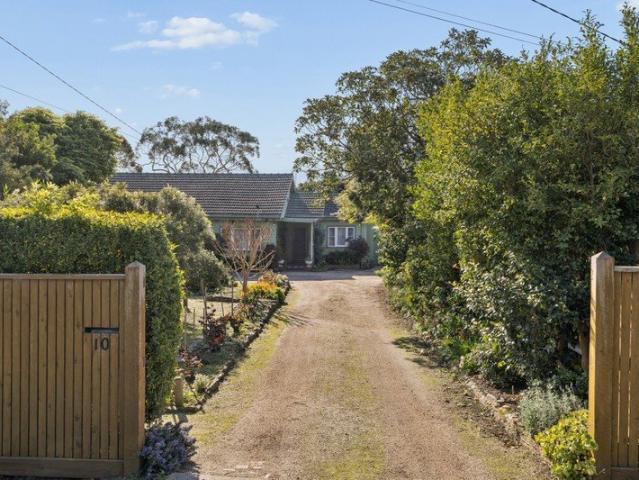 Imagine Home Amongst Immersive Gardens. Can You Picture It?