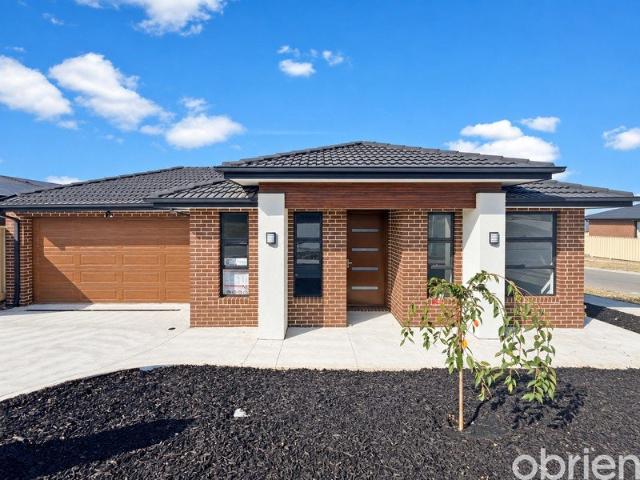 Imagine Refined Pakenham Living. Can You Picture It?