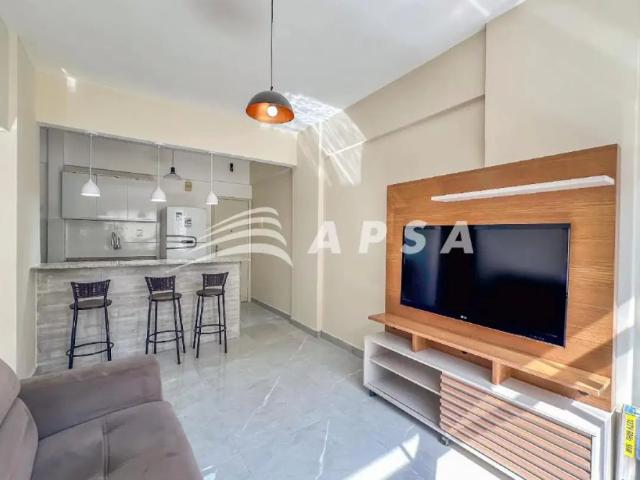 Imagine ter o rio inteiro a poucos passos da sua porta. Este apartamento fica no coração do centro