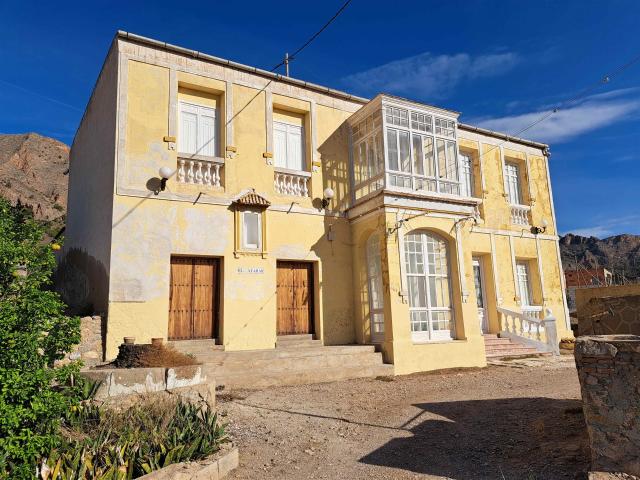 Imagine un balcón natural con vistas despejadas a la majestu. 431m² Orihuela