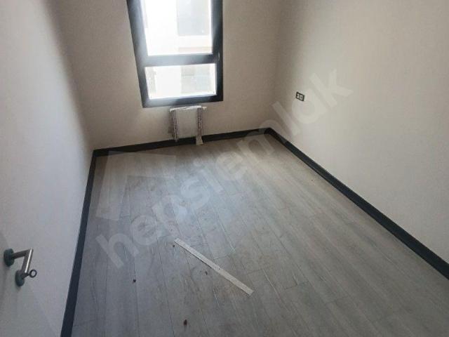 Çimen Emlaktan Emek TOKİde Ana Caddeye Yakın 3+1 Kiralık