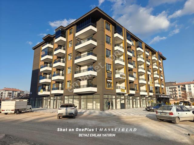 Çimenlikte 4+1 Giyinme Odalı Ebeveyn Banyolu 2 Yıllık Kiralık