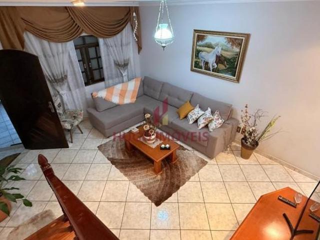 Impecável Casa à Venda na Vila Tesouro, São José dos Campos SP: 3 Quartos, 1 Suíte, 1 Sala, 3 Banhei
