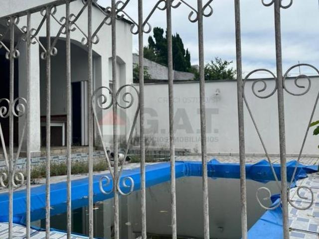 Impecável casa à venda em Votorantim SP, bairro Vossoroca: 3 quartos, 2 salas, 3 banheiros, 4 vagas
