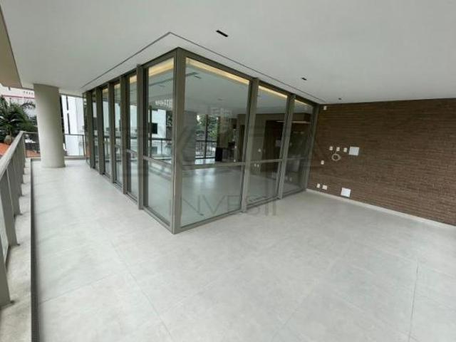 Impecável apartamento de luxo com 4 suítes e 294m² no Ibirapuera, São Paulo SP. Venha conhecer!