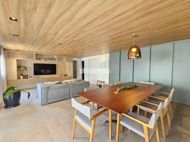 IMPECÁVEL APARTAMENTO NA RUA AIMBERE
