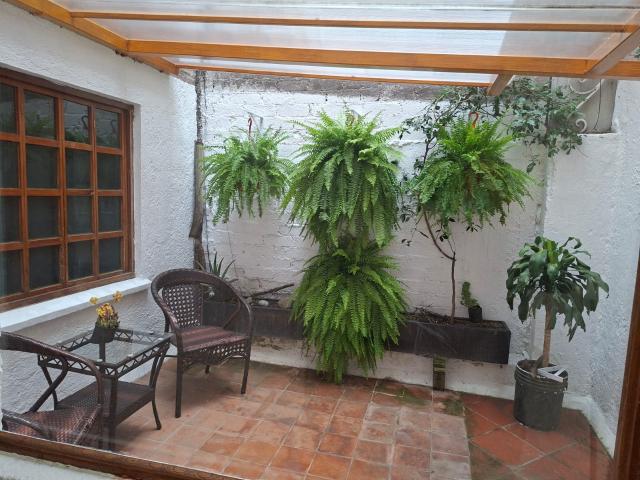 Impecable, con terraza y estudio aparte muy iluminado