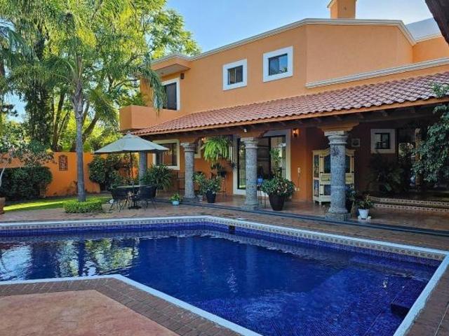 Impecable casa tipo colonial c/ alberca VENTA en Jurica, Querétaro