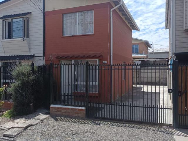 Impecable Casa de 2 pisos en Villa Carlos Droguett, Pje los Orfebres
