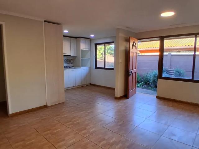 Impecable Casa De Un Piso, Excelente Conectividad
