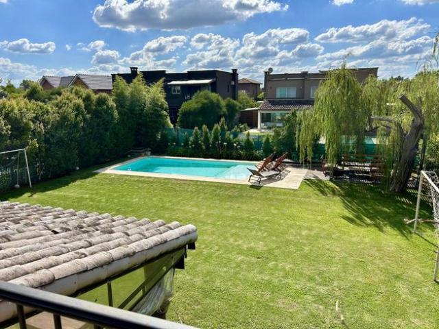 Impecable Casa estilo Santa Fe en Alquiler Anual en Santa Bárbara