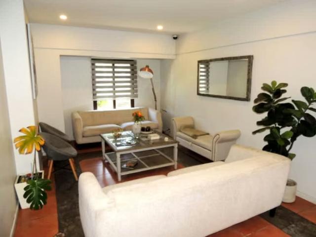 Impecable casa remodelada, amplios espacios, barrio consolid | 5 dormitorios por 14057.00 en Ñuñoa