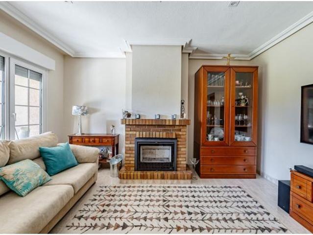 IMPECABLE CHALET PARA VIVIR EN UNA PLANTA CON PORCHE, JARDÍN Y PISCINA A 25 MINUTOS DE MADRID