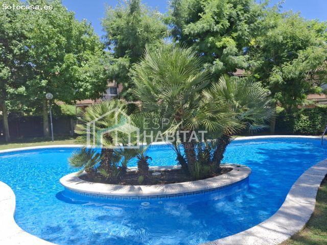 Impecable Adosado en Cabrils con Amplias Zonas Comunes y Piscina comunitaria