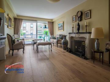 Impecable departamento amoblado en alquiler sobre Avenida Alvear