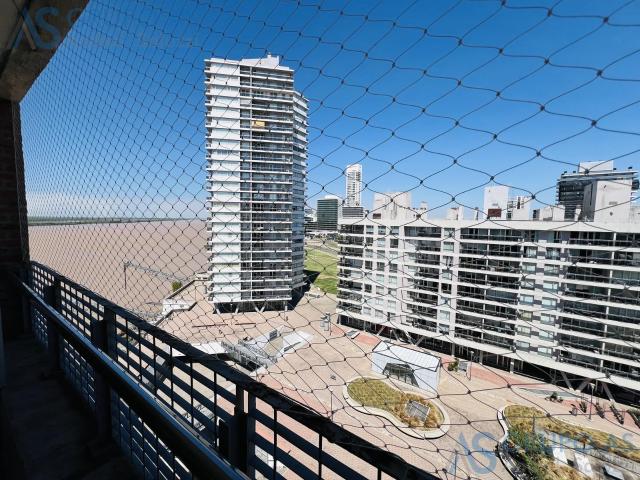 Impecable Departamento de 2 dormitorios con 2 cocheras y baulera