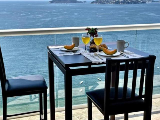 Impecable departamento y edificio a pie de playa en Acapulco. ¡Aprovecha!