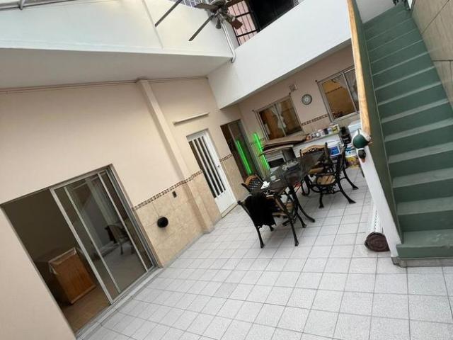 Impecable PH de tres ambientes con terraza