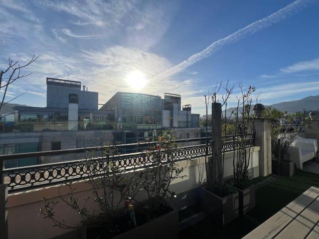 IMPECABLE VIVIENDA CON TERAZA DE 60M2 CON GRAJE Y TRASTERO DIRECTO, JUNTO A PLAZA EUSKADI
