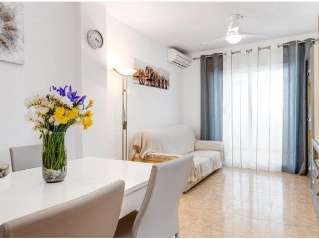 IMPECABLE VIVIENDA DE 2 HABITACIONES CON VISTAS DESPEJADAS + PISCINA EN TORREBLANCA
