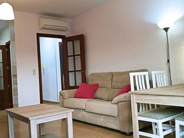 Impecable vivienda en La Urbanización de Roquetas de Mar  cerca de la playa y de todos los servicios, en una buena zona
