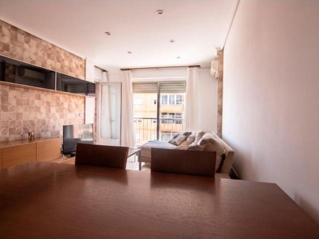 IMPECABLE Y LUMINOSO PISO LISTO PARA ENTRAR A VIVIR CON VISTAS DESPEJADAS