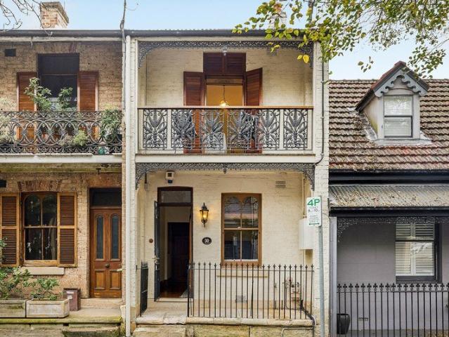 Impeccably maintained home in enviable city fringe locale