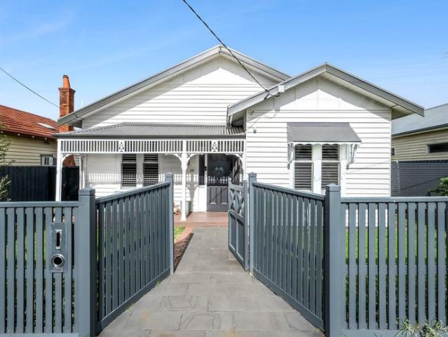 Impeccably Presented Family Home in Well Appointed Rippleside