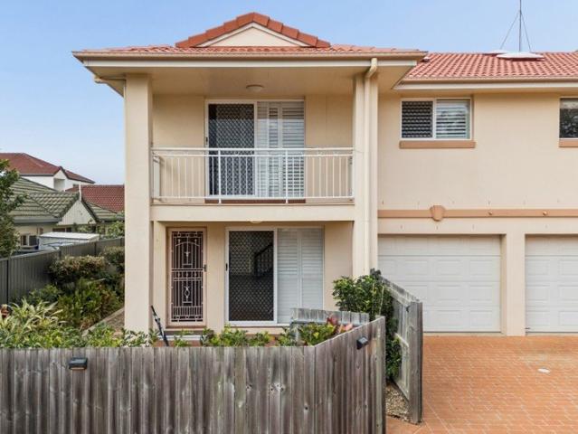 Impeccably Renovated Townhouse with Pre Loved Quality Inclusions