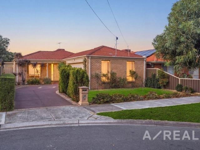 Impeccable Family Comfort & Space In A Quiet Court Setting