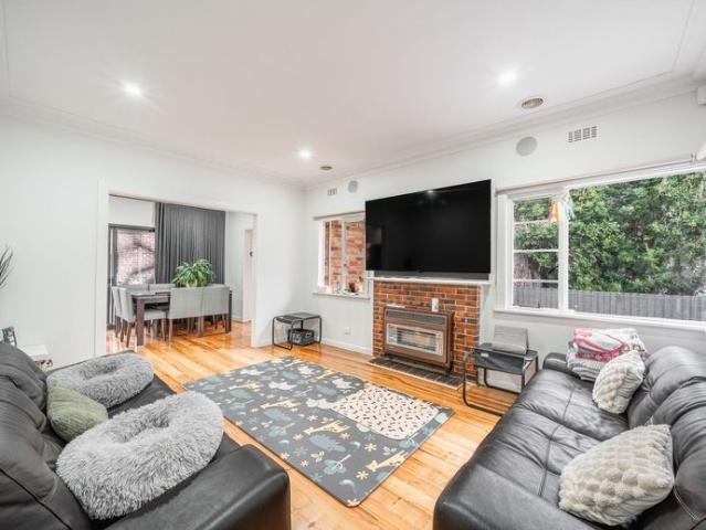 Impeccable family living in a 5 star location!