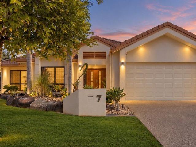 Impeccable Family Living with Space, Style & Stunning Street Appeal!