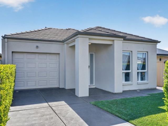 Impeccable Family Living with Stunning Garden Surrounds