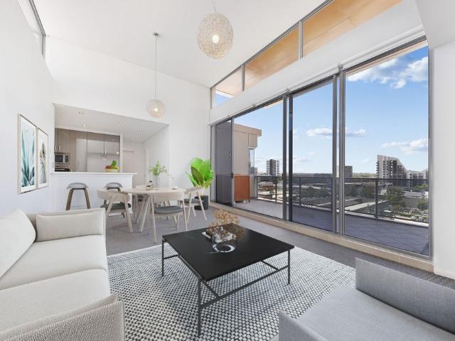 Impeccable Top Floor Apartment With Views