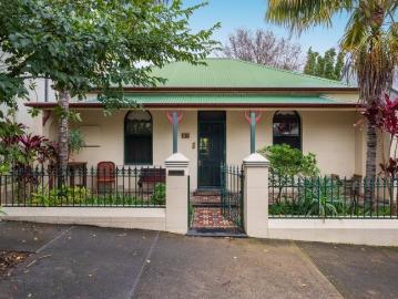 Impeccable Victorian with 10m frontage