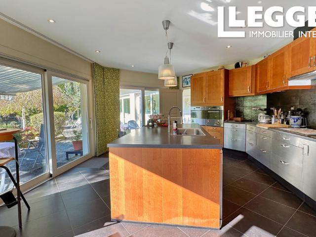 Impeccable Villa de 4 chambres avec très grand jardin et bois, dans un petit hameau calme, à 10mn de Riberac