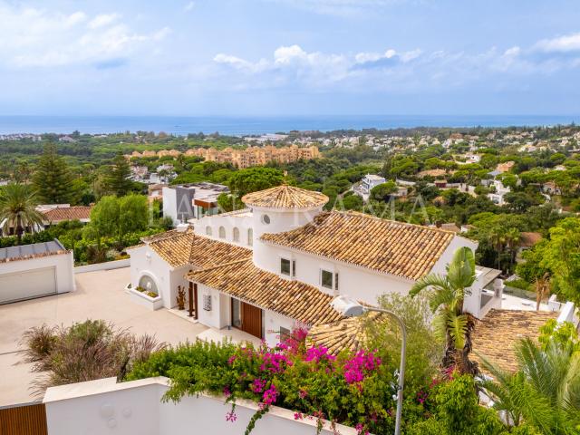 Impeccable villa with sea views in Elviria