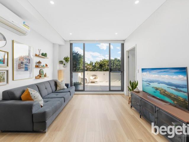 IMPECCABLE WITH EXPANSIVE LAYOUT & SET TO THE REAR WITH LARGE ALFRESCO BALCONY + PRIVATE LEAFY OUTLOOK