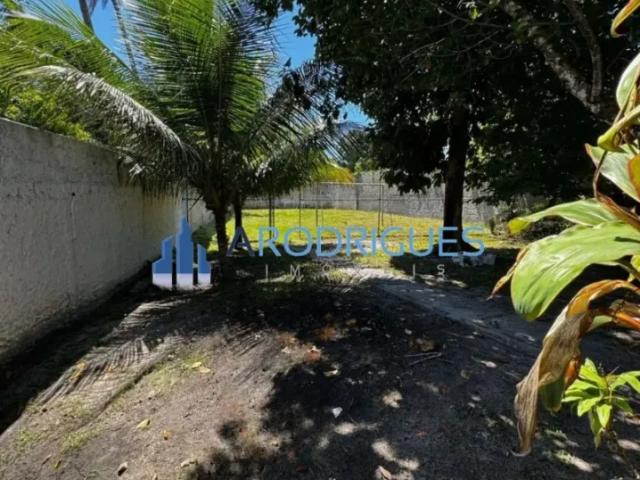 Imperdível Casa Térrea em Jauá: 3 Quartos, 2 Suítes, 1 Sala, 4 Banheiros, 5 Vagas, 2.000 m² de Área!