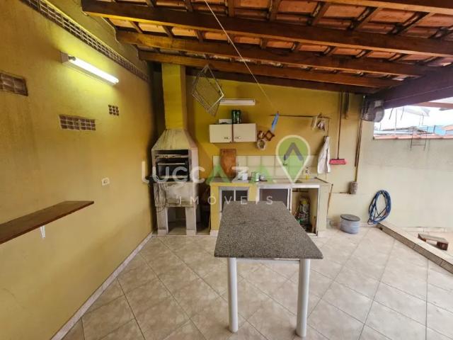 Imóvel de Alto Padrão no Jardim Emília em Jacareí SP: Casa com 3 quartos, 1 suíte, 3 banheiros, 3 va