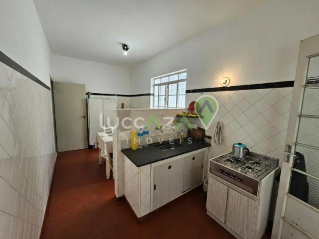 Imperdível! Casa à venda no Centro de Jacareí SP: 3 quartos, 1 suíte, 2 salas, 3 banheiros, 1 vaga d