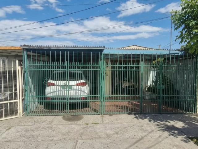 ¡Imperdible! Casa Con Un Amplio Patio En Pedro Aguirre Cerda | 2 dormitorios por 90000. 00 en Pedro Aguirre Cerda