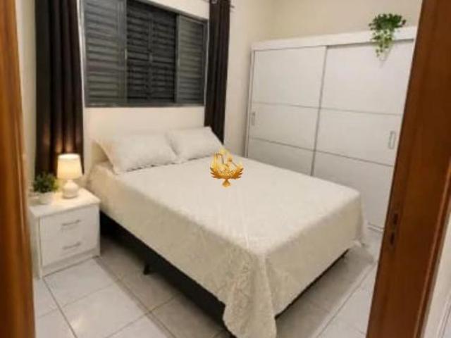 Imperdível oportunidade: Casa à venda em com 2 quartos, 1 suíte, 1 sala, 2 banheiros, 2 vagas e 73
