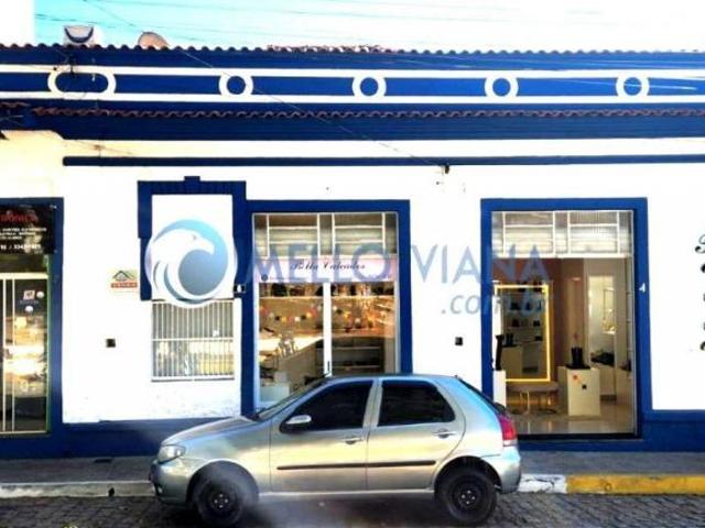 Imperdível oportunidade! Casa à venda em Baependi com 5 lojas em anexo