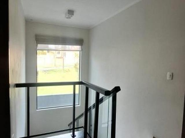 Imperdível oportunidade: Casa à venda em Nova Caieiras SP, com 3 quartos, 1 suíte, 2 salas, 4 banhei