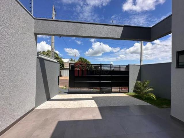Imperdível oportunidade: Casa à venda em Umuarama PR, Jardim Cerejeiras! 3 quartos, 1 suíte, 1 sala