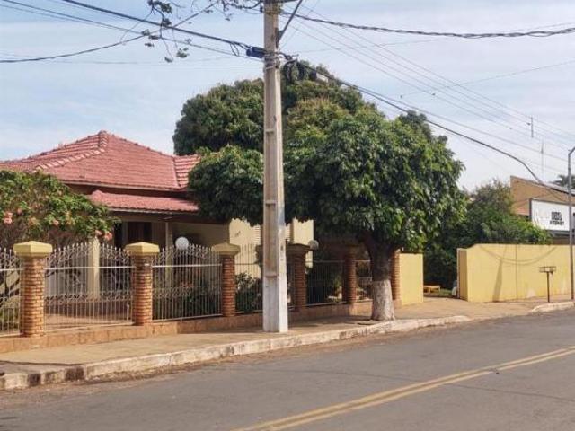 Imperdível oportunidade: Casa comercial à venda em Lupionópolis PR, Centro. 3 quartos, 1 suíte, sala