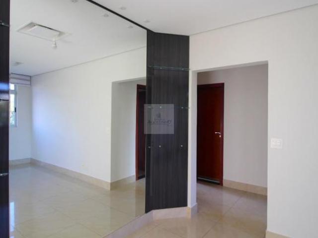 Imperdível oportunidade de apartamento com 3 quartos, 1 suíte e 3 vagas de garagem no Indaiá, Belo H